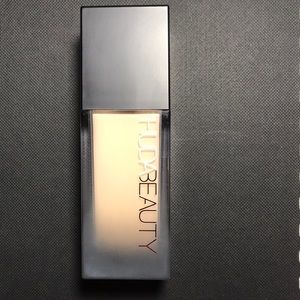Huda Beauty high coverage foundation -Vanilla-